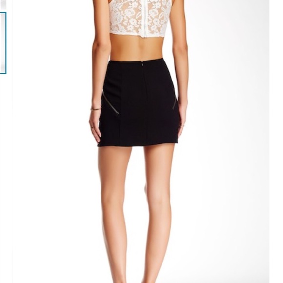 BCBGeneration Black Zipper Detail Mini Skirt - Picture 2 of 5